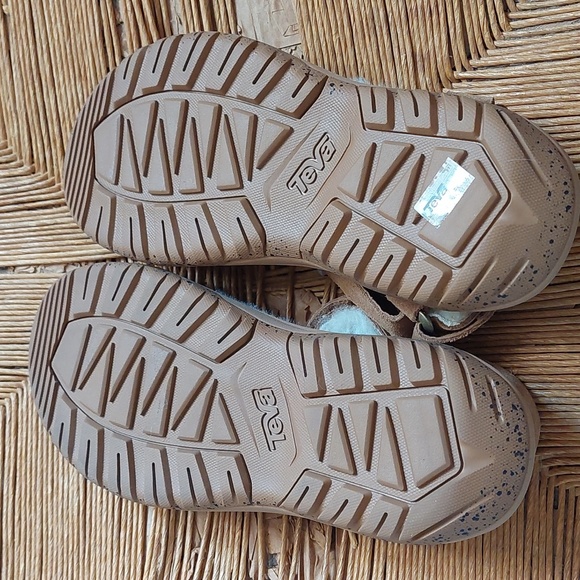 Teva Hurricane Shearling Sandals *FINAL PRICE* - Picture 2 of 11